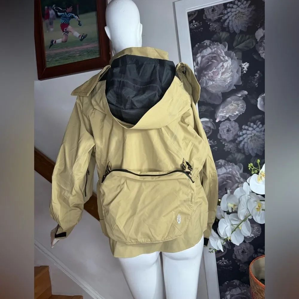 Free People Zephyr Packable Shell
Jacket - Picture 10 of 11